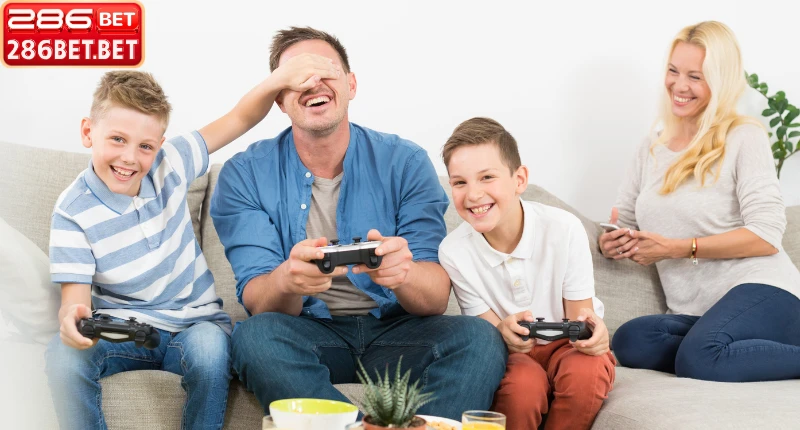 Gia đình hạnh phúc nhờ việc kiểm soát thói quen giải trí